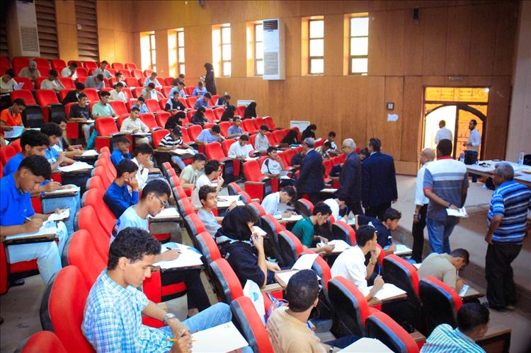 كلية الهندسة بجامعة عدن تستقبل 1480 طالباً وطالبة لأداء امتحانات المفاضلة للعام الجامعي 2026 / 2027م