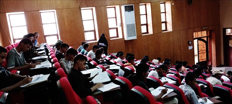 تدشين امتحانات المفاضلة للطلاب المتقدمين في كلية الهمدسة