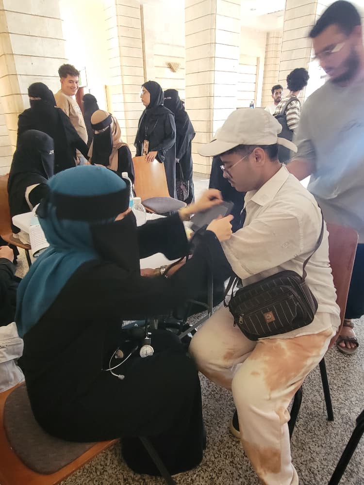 تقديم الخدمات الطبية في الكلية