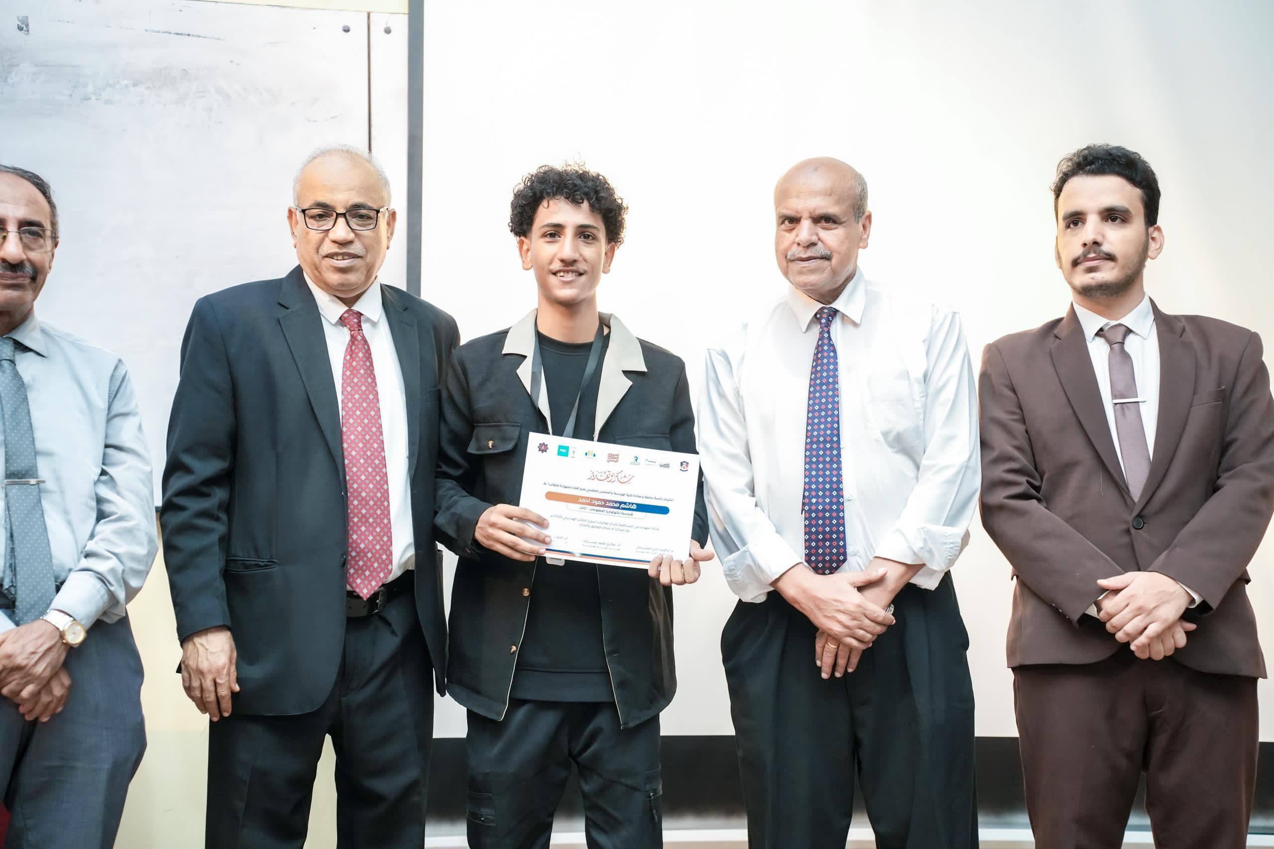 🏆 حصاد الإبداع.. كلية الهندسة بجامعة عدن تُسدل الستار على أسبوعها السنوي بليلة وفاء وتتويج تاريخية! ✨